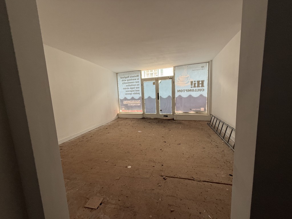 Lot: 76 - MIXED USE FREEHOLD PROPERTY WITH POTENTIAL - Office/shop